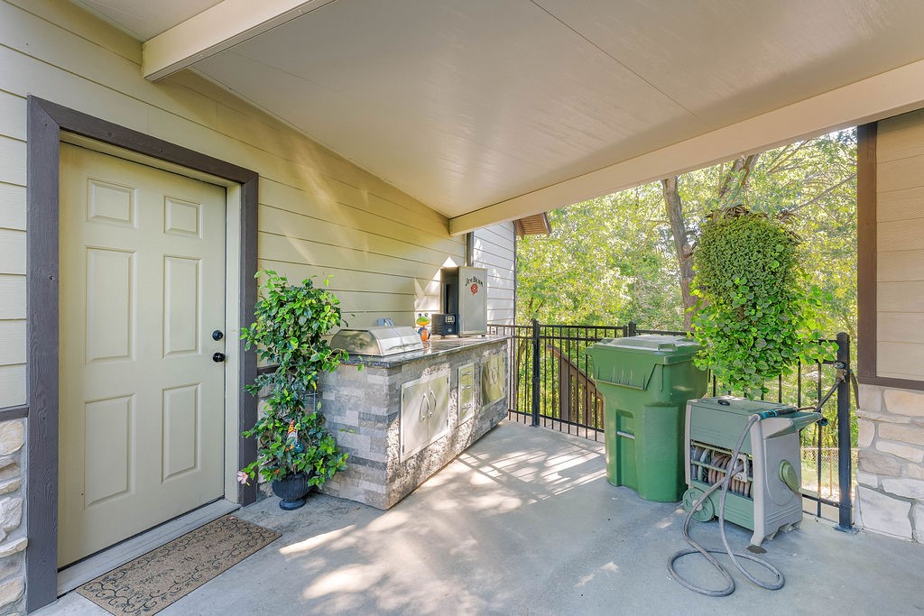 Twin Lakes Est - Residential