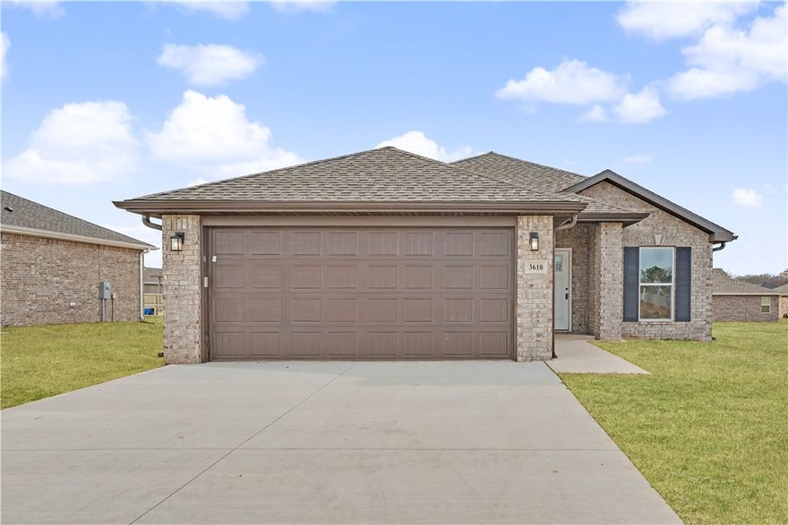 Our 1550 square feet, 3 bedroom, 2 bathroom floor plan
series features an open living area with dedicated dining
space and a single-level kitchen island. The linen closet,
large pantry, and oversized closets ensure that you will
have all of the storage space your heart desires. Enjoy a
secluded primary bedroom with plenty of space and a
large walk-in closet.

Taxes subject to change based on new construction.