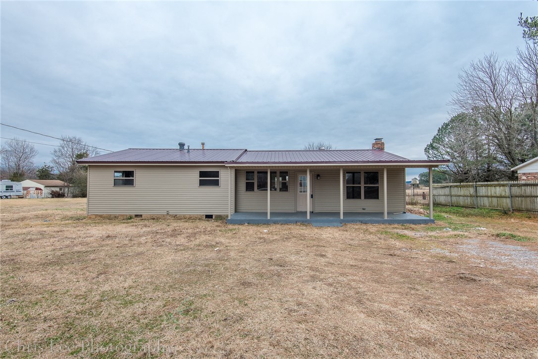 Recently remodeled 3 bed room home located in South East Fayetteville. Home features new carpet, kitchen appliances, granite countertops in kitchen and bathrooms and new back deck.