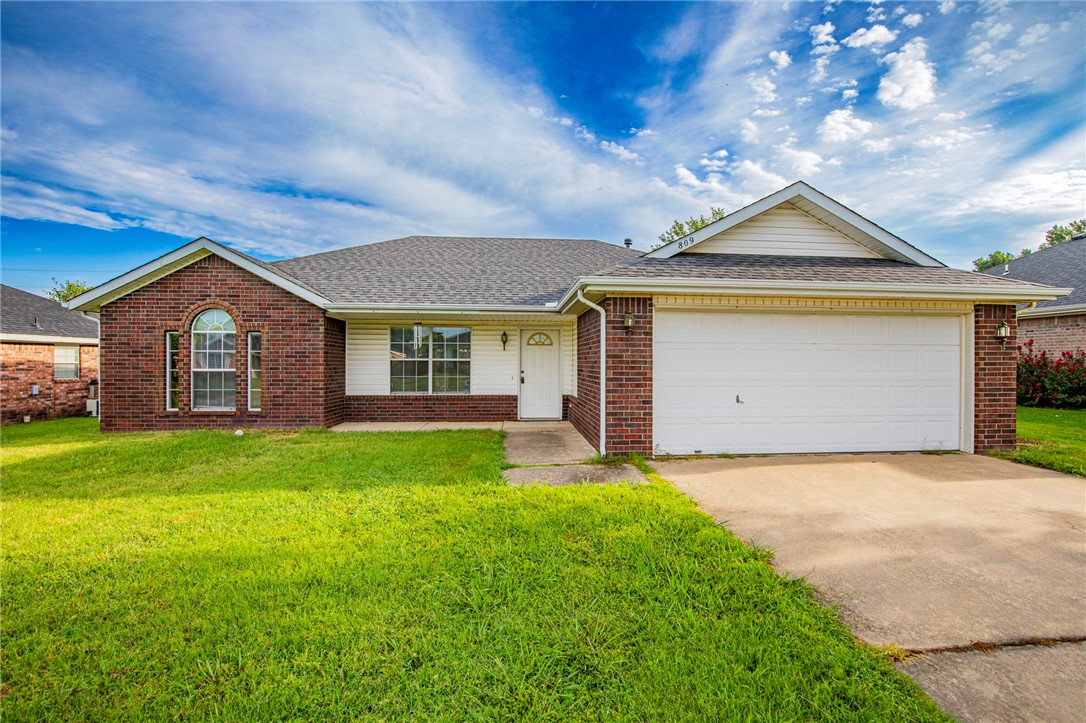 Great 3 bedroom 2 bath home just minutes from downtown Bentonville, I-49 and several schools. Split floor plan. Home has vinyl plank flooring and tile throughout. Living room features gas fire place and opens into the kitchen. Master has double sinks and double closets. Fenced back yard. Pets allowed with Pet Deposit and additional Pet Rent.
