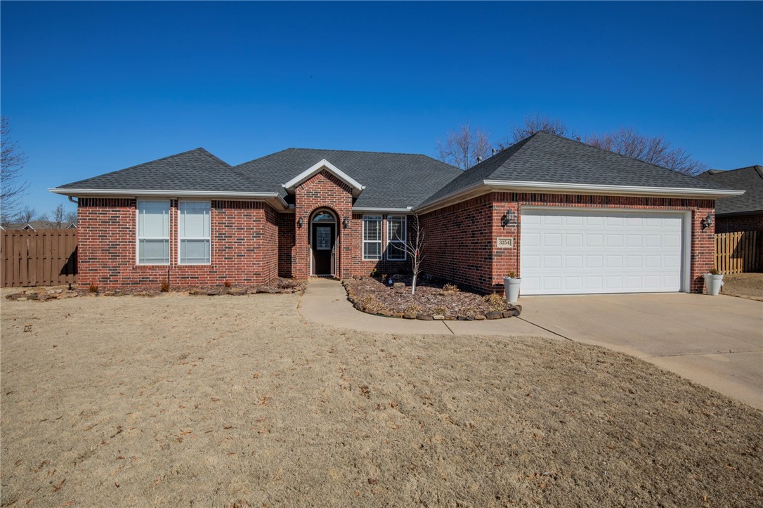 This 4-bedroom, 2 bathroom home is centrally located in West Fayetteville. Only a few minutes from I49, and 7 minutes from campus. Featuring a thoughtfully designed split floor-plan for enhanced privacy. Enjoy the spacious backyard with an extensive patio. Perfect for hosting! Delight in an abundance of natural lighting that fills the home. Snug up to the gas fireplace, adding comfort and charm to the living area, creating a perfect space to create cherished memories during colder evenings.