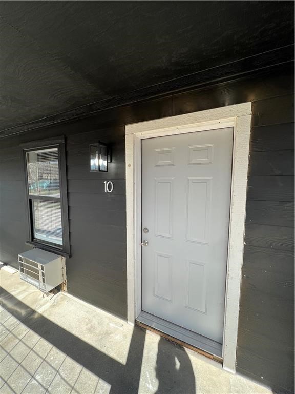 FIRST FULL MONTH IS HALF OFF. New fully remodeled studio apartment! An open living area with a large kitchen with an area for bar seating. New flooring all throughout as well as fresh paint. All new bathroom with fully tiled shower. All new A/C unit. This apartment is ready to go!