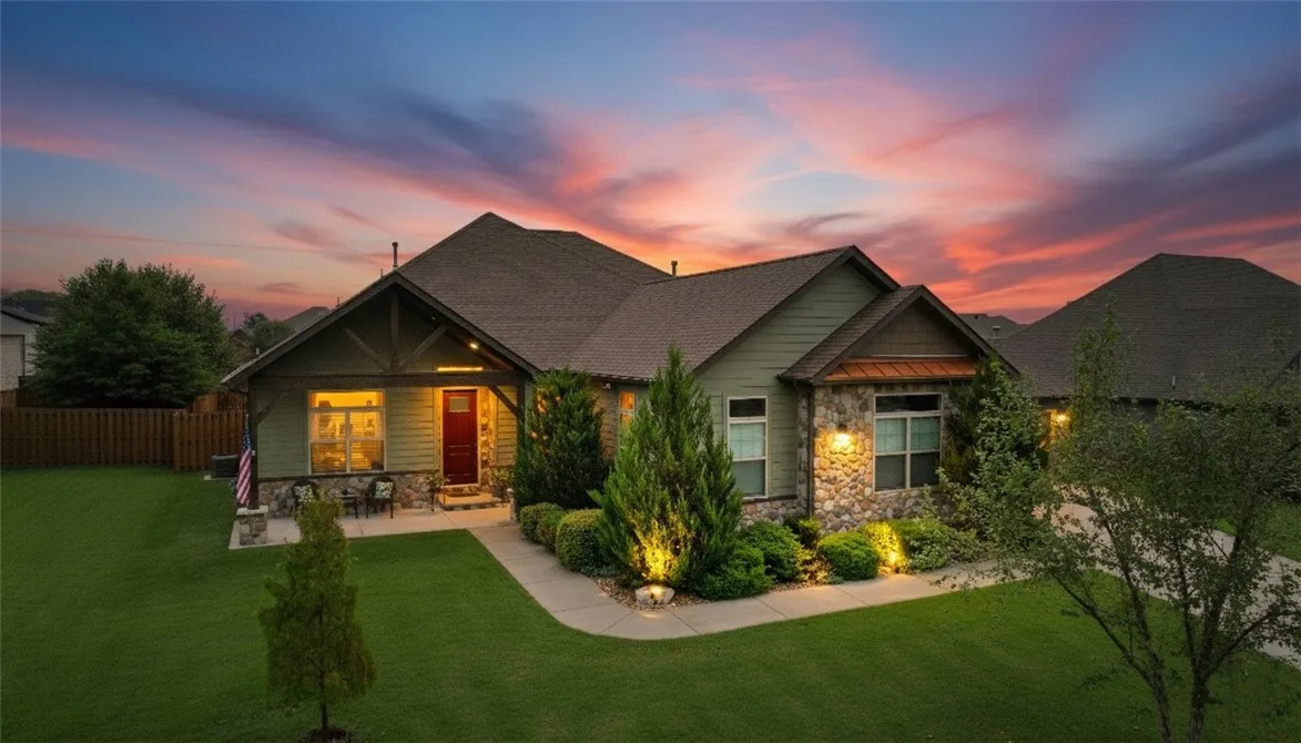 Bentonville, Arkansas 72712, United States, 4 Bedrooms Bedrooms, ,3 BathroomsBathrooms,Residential,Active,201660