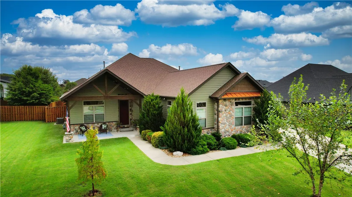 Bentonville, Arkansas 72712, United States, 4 Bedrooms Bedrooms, ,3 BathroomsBathrooms,Residential,Active,201660