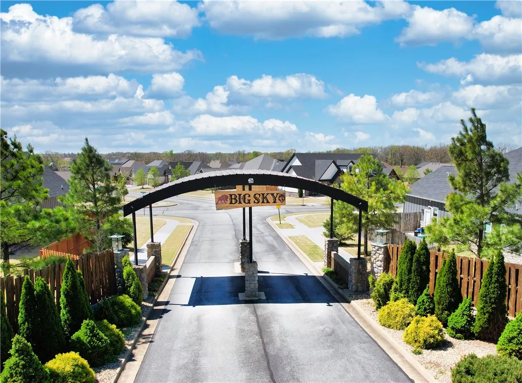 Bentonville, Arkansas 72712, United States, 4 Bedrooms Bedrooms, ,3 BathroomsBathrooms,Residential,Active,201660