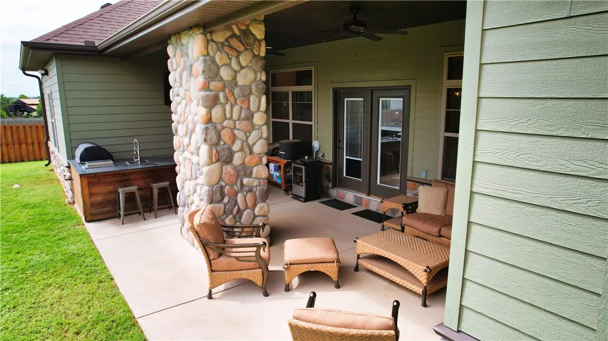 Bentonville, Arkansas 72712, United States, 4 Bedrooms Bedrooms, ,3 BathroomsBathrooms,Residential,Active,201660