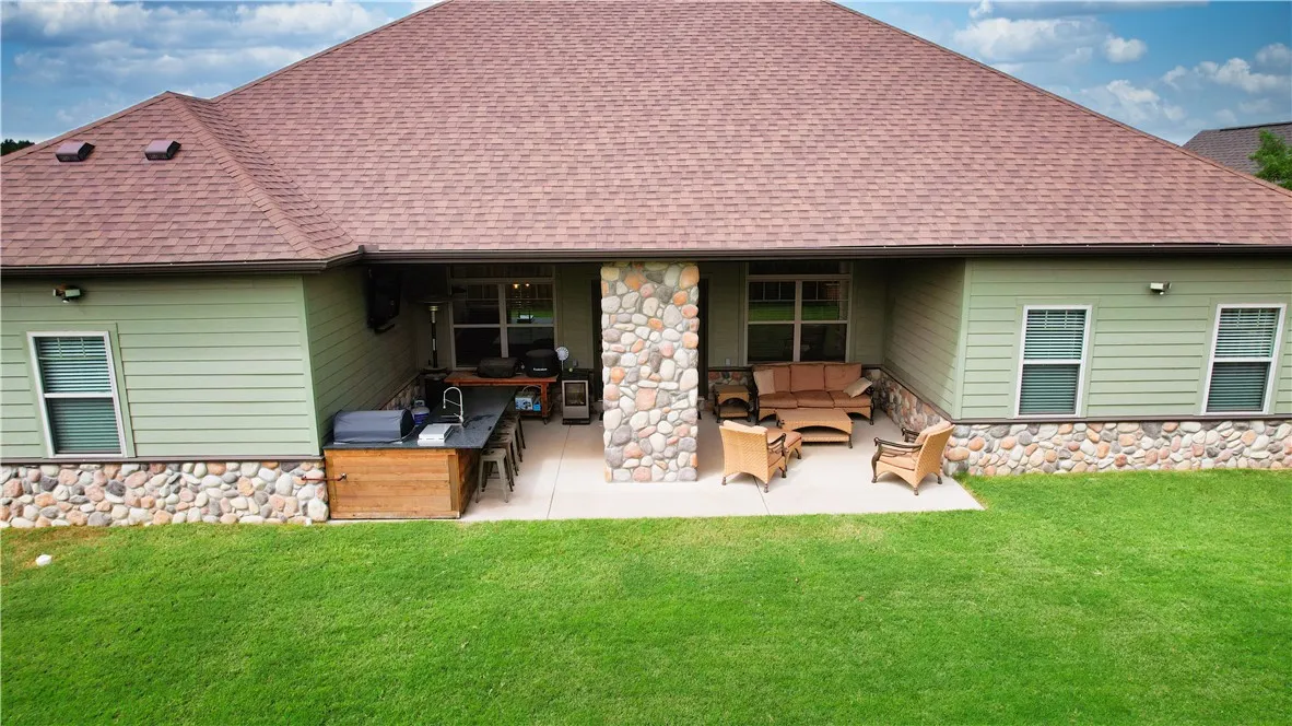 Bentonville, Arkansas 72712, United States, 4 Bedrooms Bedrooms, ,3 BathroomsBathrooms,Residential,Active,201660