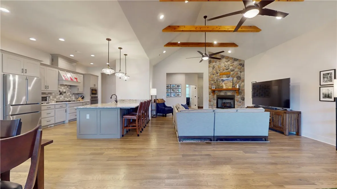 Bentonville, Arkansas 72712, United States, 4 Bedrooms Bedrooms, ,3 BathroomsBathrooms,Residential,Active,201660