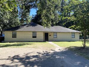 Hard to Find 4 Bedroom/ 2 Bath Home with an open floor plan, in a great neighborhood, close to Mount Nebo and Lake Dardanelle. New Back Deck perfect for relaxing or entertaining your friends and family!Newer Kitchen appliances and fresh paint throughout the house.New metal roof less than a month old!!!Back yard has privacy fence on all sides.