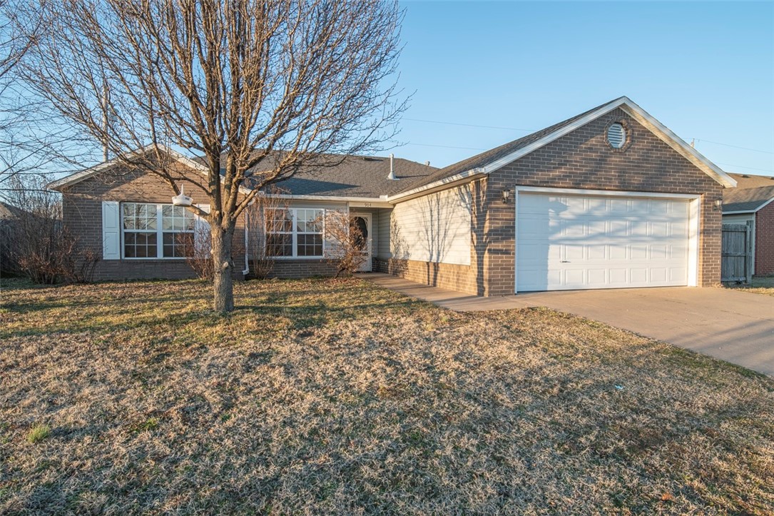 Families and investors--You will not want to miss this home! This cozy 3 bedroom, 2 bath house is conveniently located in Patriot Park, boasts a great layout, a screened in porch and pergola for enjoying the backyard. Master bathroom has a whirlpool tub and a shower. Refrigerator, Washer, and Dryer all convey, and the backyard has had seed and straw recently laid to ensure a good yard for the spring. There is even a storage building for all your extra needs. Schedule your showing quickly so you don't miss this one!