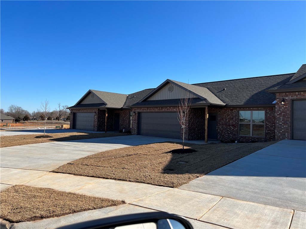 Spacious 3 bed 2 bath Tri-plex in central Pea Ridge just minutes from Bentonville and Rogers and across the street from Pea Ridge schools. This home has an open floor plan and features luxurious wood style vinyl flooring throughout, granite counters in Both kitchens and baths. Kitchen includes stainless appliances. Master has double vanity. Washer/dryer included. Each unit has a patio area. Lawn care is provided. Pets are allowed with an additional $250 per pet refundable deposit. An additional monthly pet rent applies.