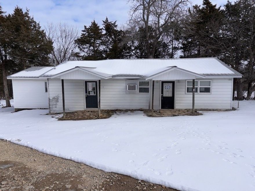 Two units! Located minutes from Lake Norfork Access. This deal is almost to sweet to be true! Each units has its own bedroom, bathroom, living room and kitchen. One unit has some updates. Call today to schedule a look!
