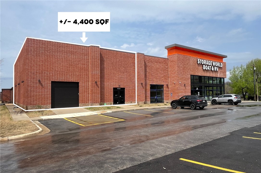 Strategically positioned in Springdale's busy commercial district, this versatile 4,400 square foot warehouse space is just .3 miles from I-49. The property features a 14x14 overhead door and 2 private restrooms.
