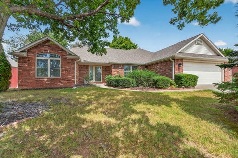 Photo of 2806 Amberwood Street, Springdale, AR 72762 (MLS # 1361975)