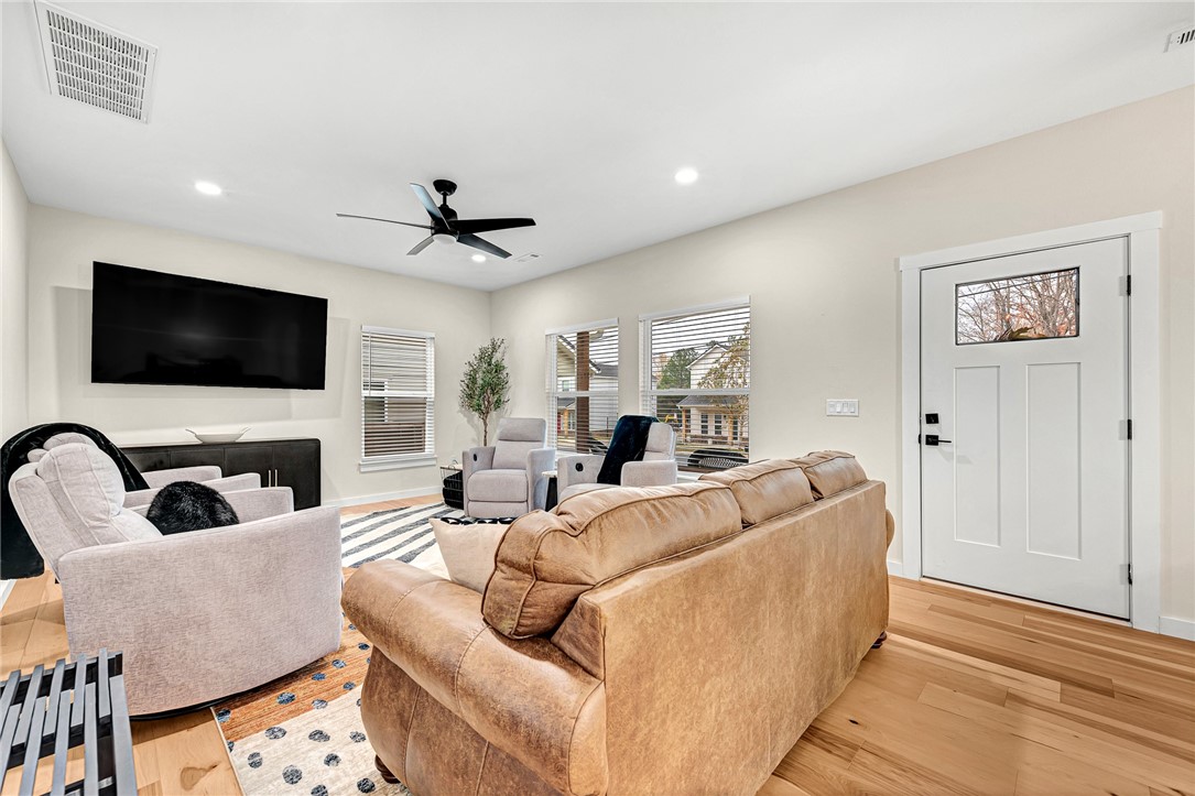 Subdivision: 21-16-30 FAYETTEVILLE OUTLO - Residential