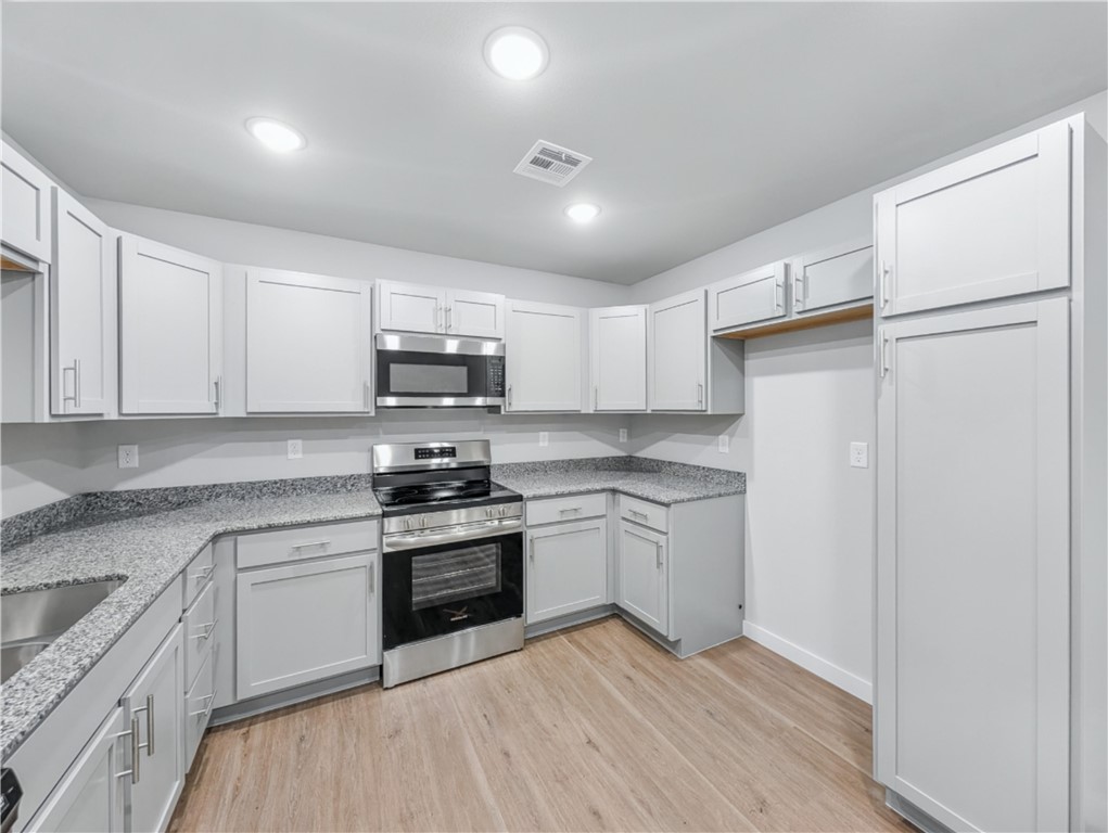 Woodward Park Ph I Highfill - Residential Lease