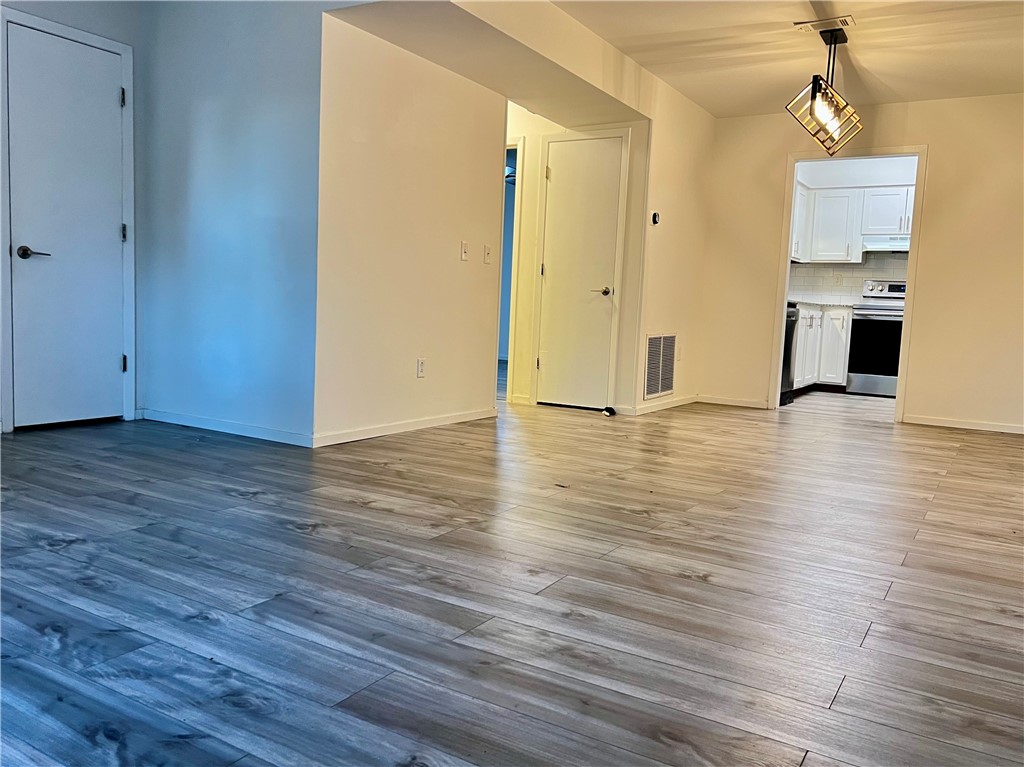 Townhouse Tct 3 A/K/A Drake Court Bvv - Residential