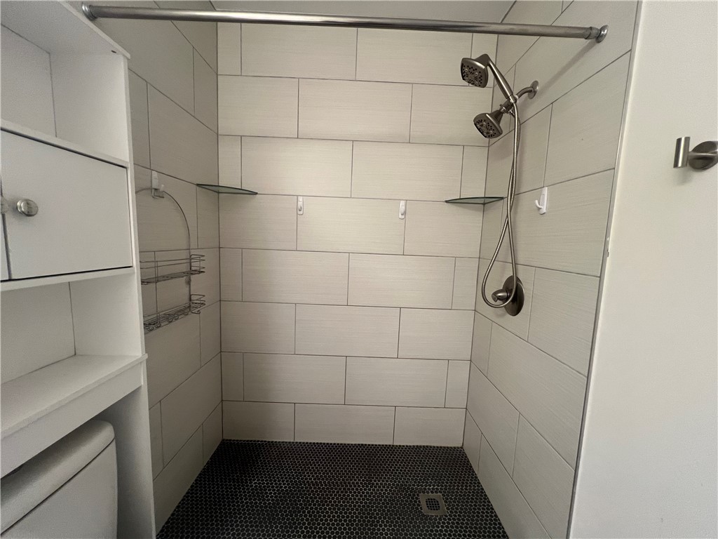 Townhouse Tct 3 A/K/A Drake Court Bvv - Residential