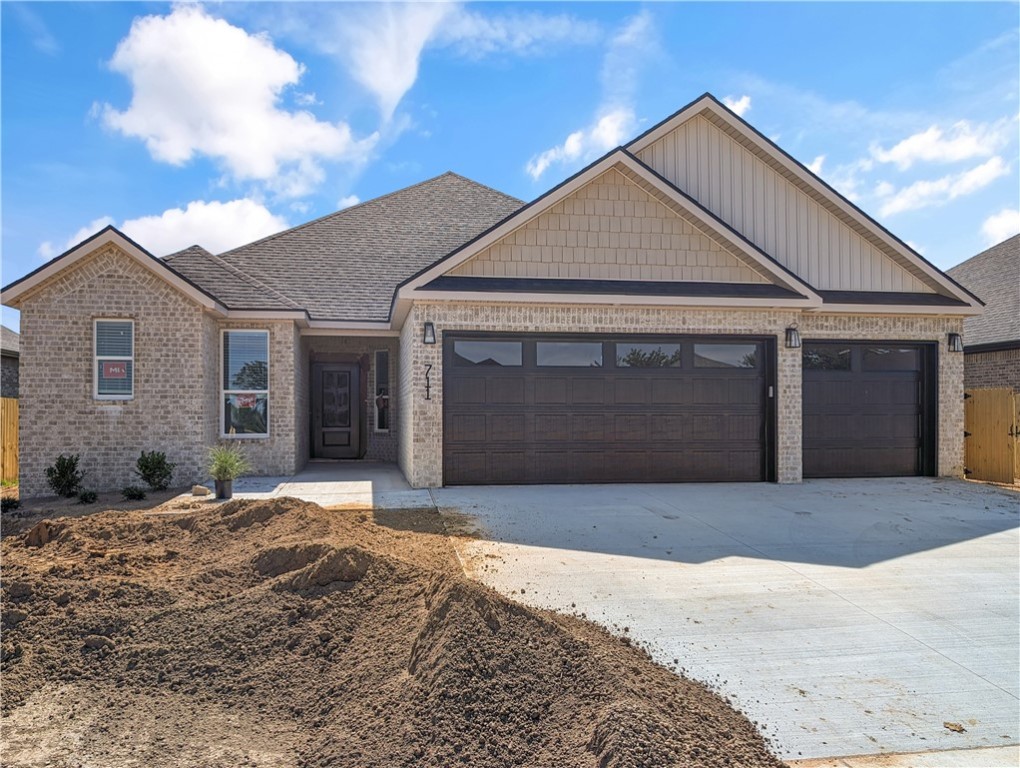 Up To $7500 In Builder Incentives + Up To $3250 Lender Incentives! Welcome To Your Next Home! Welcome To The Brand New Edgewood Estates Bentonville/Centerton! Welcome To The "Ruby" Plan. Open Living Area w/ Vaulted And Beamed Ceiling, Centered Fireplace, Spacious Kitchen w/ Bar Seating + Eat-in Dining, Custom Cabinets And 3CM Granite Throughout And So Much More! The Primary Suite Offers A Dual Vanity, Soaker Tub, Tile Shower, Potty Closet, And Pass Through Walk-in Closet In Primary Bath That Connects To The Laundry/Utility. West Facing. Contract Early To Make Selections. Note: The 4th Bed Has No Closet And Is Designed As Mixed Use For Dedicated Office, Bonus, Etc. Wrapping Up June 2024. Come See!