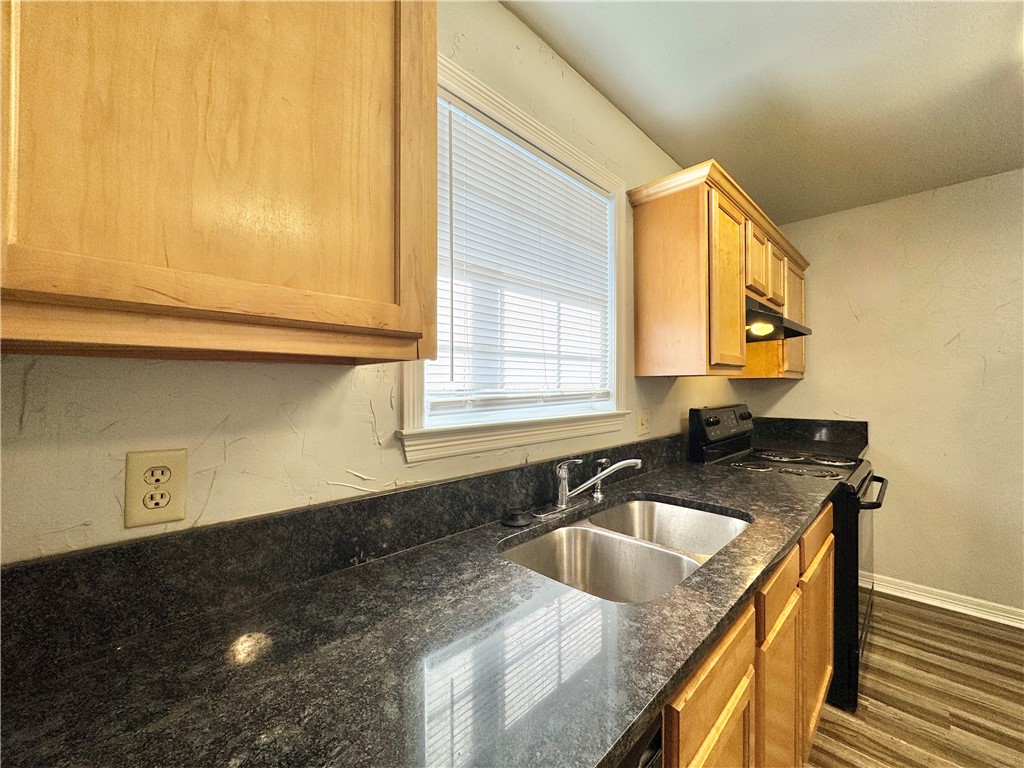 9-16-30 FAYETTEVILLE OUTLOTS - Residential Lease