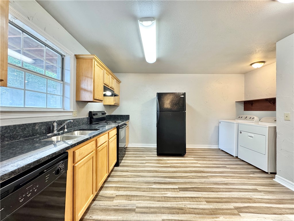 9-16-30 FAYETTEVILLE OUTLOTS - Residential Lease