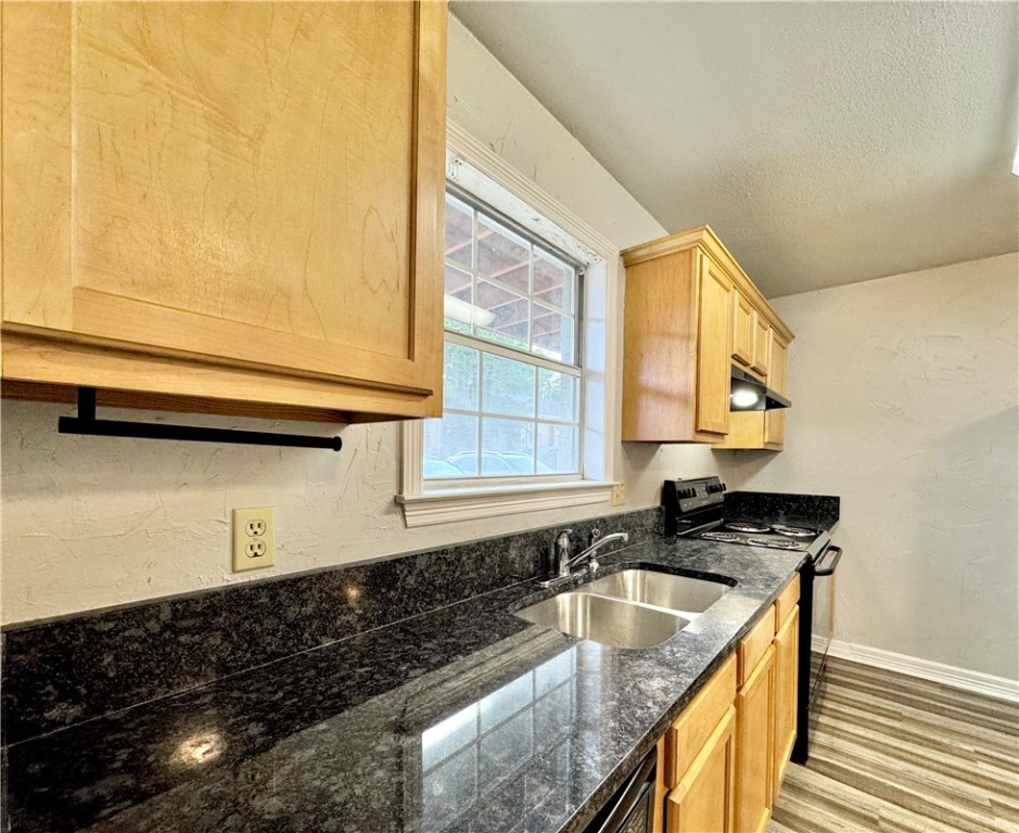 9-16-30 FAYETTEVILLE OUTLOTS - Residential Lease