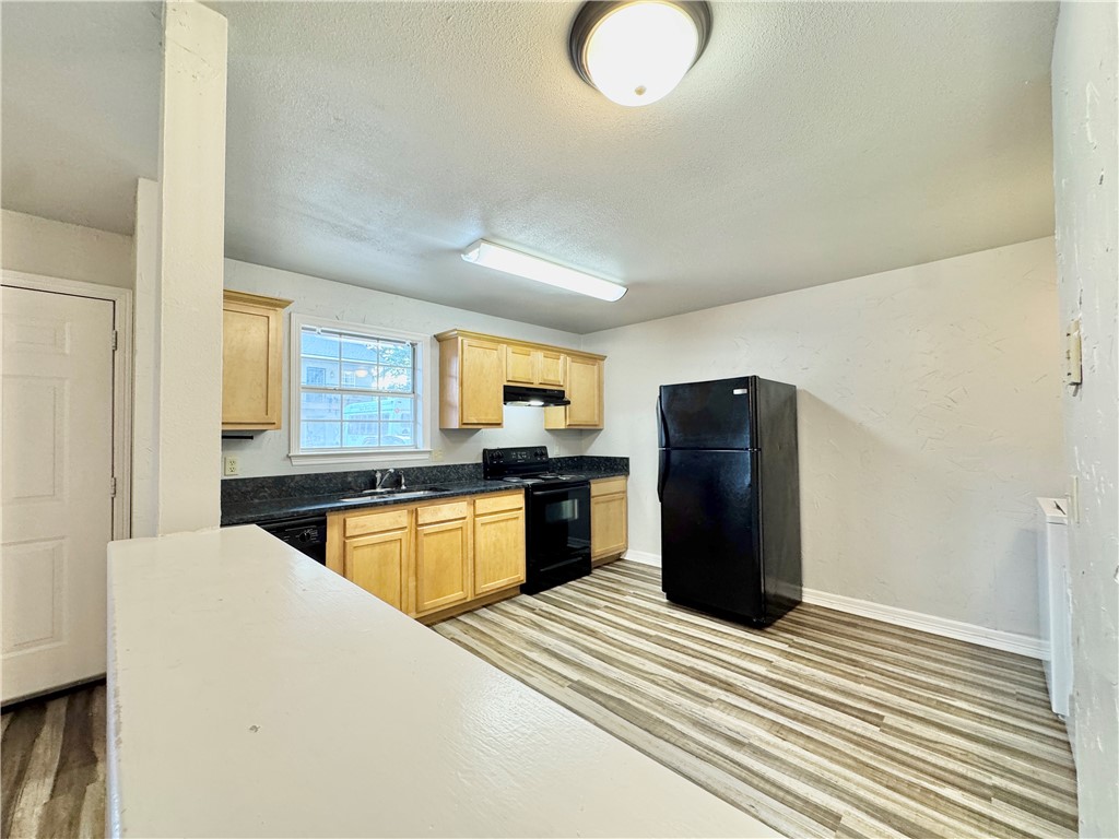 9-16-30 FAYETTEVILLE OUTLOTS - Residential Lease