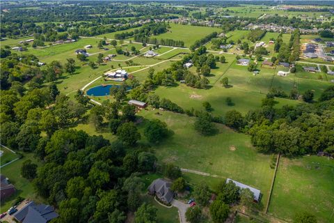 Single Family Residence in Springdale AR 849 Elm Springs Road 7.jpg