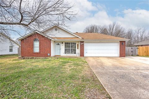 Photo of 122 S Bailey Street, Lowell, AR 72745 (MLS # 1339164)