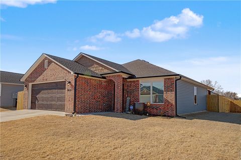 Photo of 2622 Meramec Street, Fayetteville, AR 72701 (MLS # 1337122)