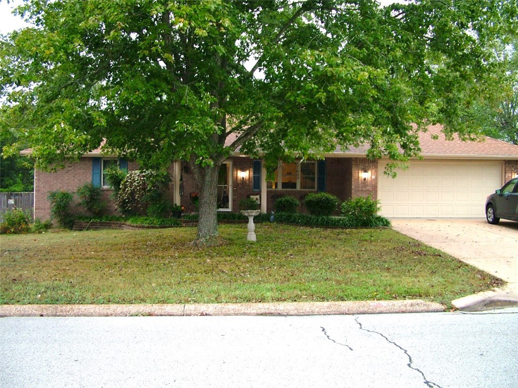 Beautiful Indian Creek 3 Bed, 2 Bath, 2 Car garage. High quality laminate flooring throughout. Huge back yard with privacy fence. Modern kitchen with gorgeous stainless steel appliances. Move-in-Ready only $234,900!