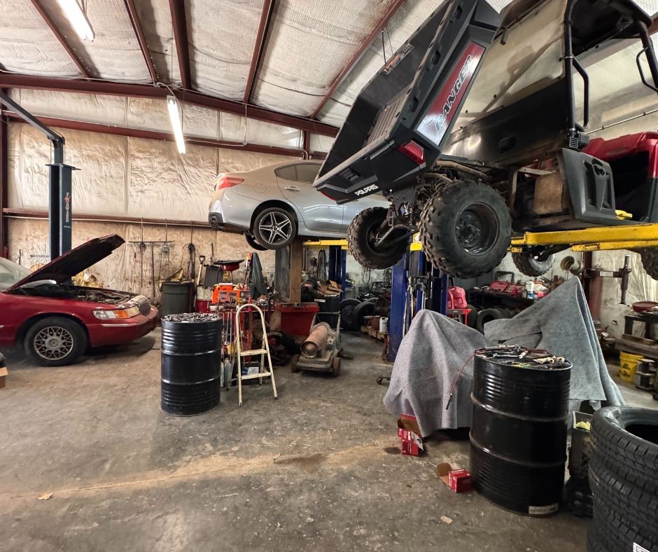 Main image without alt text