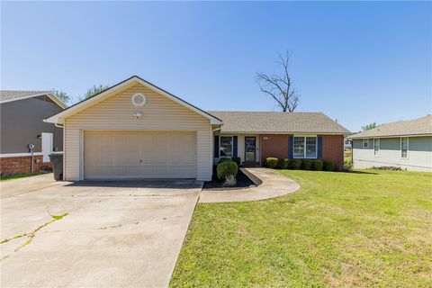 Photo of 918 S 25th Street, Rogers, AR 72758 (MLS # 1342417)