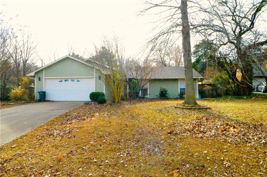 3 bedroom 2 bath house in great shape located less than 1 mile to campus. Big back yard. New hardwood flooring.