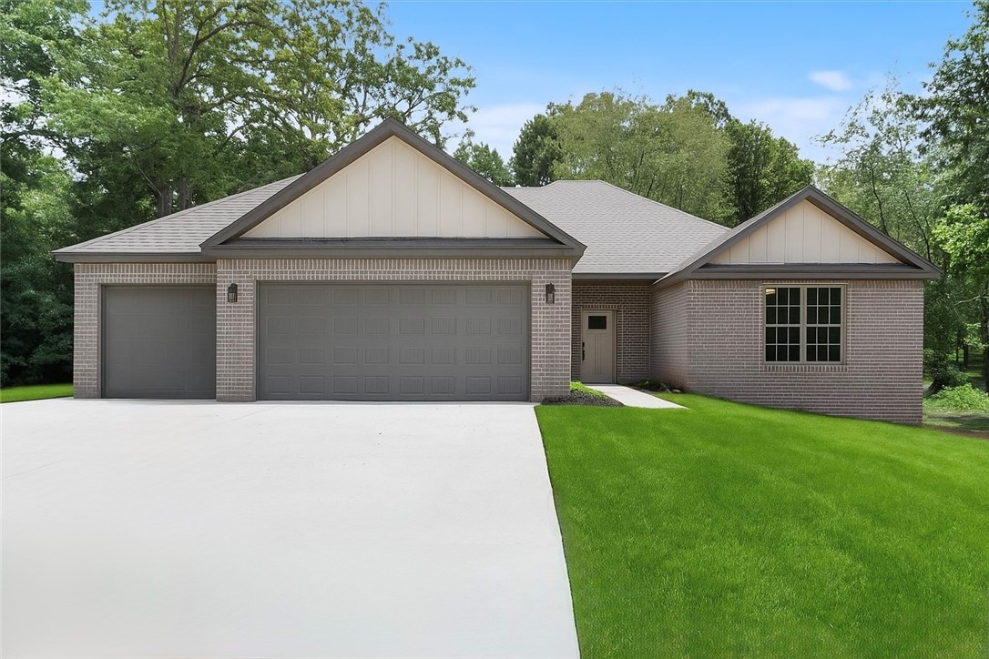 GET IN EARLY AND CHOOSE YOUR FINISHES!!! PHOTOS ARE NOT OF EXACT HOME/FINISHES. This stunning new construction home is projected to be completed by December 2025- and now is the perfect time to get in early! Secure your dream home and choose your own finishes including paint colors, fixtures, flooring, and more to truly make it yours.
Located on a 1.13-acre lot in Snyder Estates Phase 3. This home offers modern country living with room to spread out
-Open concept floor plan, 3-car garage, brick exterior.
Located near Centerton and Bentonville, two of the most fast growing towns in Northwest Arkansas. You're also just a short drive to Northwest Arkansas National Airpot (XNA), making travel a breeze!!
