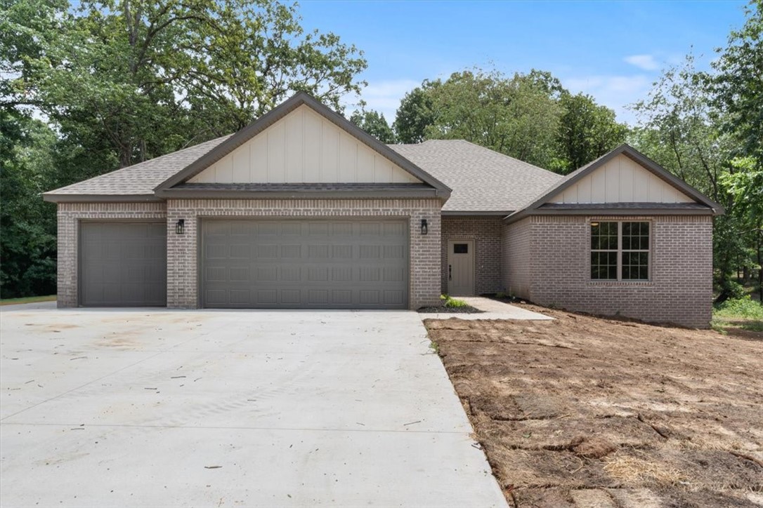 GET IN EARLY AND CHOOSE YOUR FINISHES!!! PHOTOS ARE NOT OF EXACT HOME/FINISHES. This stunning new construction home is projected to be completed by December 2025- and now is the perfect time to get in early! Secure your dream home and choose your own finishes including paint colors, fixtures, flooring, and more to truly make it yours.
Located on a 1.13-acre lot in Snyder Estates Phase 3. This home offers modern country living with room to spread out
-Open concept floor plan, 3-car garage, brick exterior.
Located near Centerton and Bentonville, two of the most fast growing towns in Northwest Arkansas. You're also just a short drive to Northwest Arkansas National Airpot (XNA), making travel a breeze!!