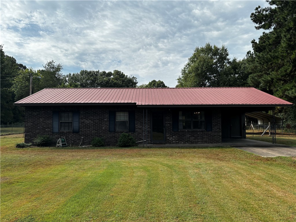 Cozy 3 Bed, 1 Bath Countryside Gem!
Looking for a place that feels like home the second you walk in? This 3 bed, 1 bath cutie has it all, covered parking, a handy storage room, and every appliance you need already in place. Out back, you'll find a fenced yard, plus a garden shed and even a storm shelter (hello, peace of mind!). Tucked away in the Clarksville countryside, this spot gives you the calm of country living without losing the convenience of town. Dream rental, unlocked! Application required to rent- background check, credit check, employment/income verification and rental history required.