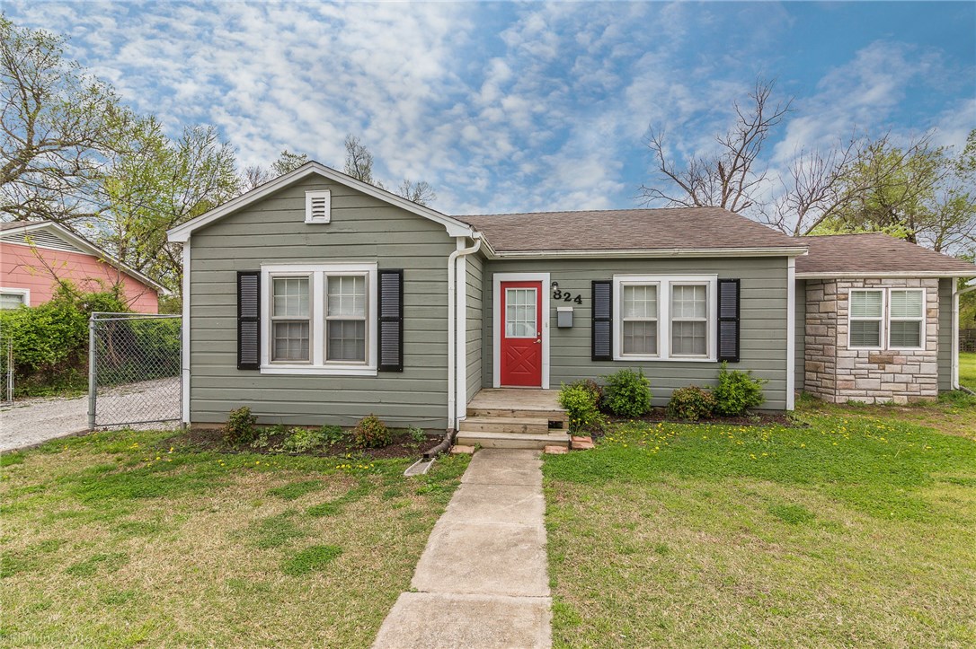 Great location near downtown rogers and easy access to I49 to the west. 3 bed/2 bath cute remodeled interior. Has fenced in back yard for children, pets and swing sets. See attached lists of updates and remodeled items.