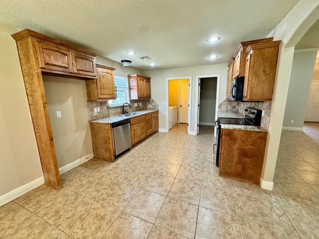 LAURYNWOOD ESTATES-BENTONVILLE - Residential Lease