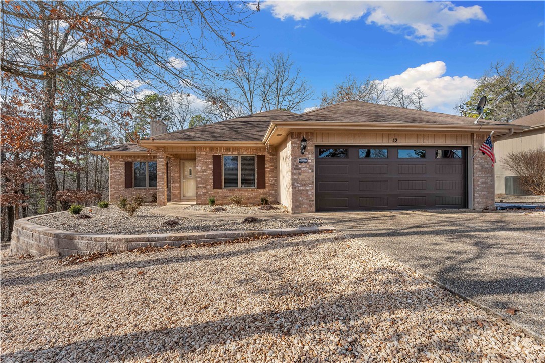 Donāt let this one pass you by! Pride of ownership shows in this lovely home that has had so many updates in the past three years! Just a few include HVAC, flooring, paint, trim, new double oven, microwave, hot water heater, quartz countertops, backsplash, gutter guards w/transferable warranty, garage doors, & MUCH MUCH more! List of updates can be provided. Washer/dryer to convey. Move in and enjoy Bella Vista life in a small neighborhood that includes walking & bike trail nearby in a convenient location with easy access for hwy 71 and amenities. On sewer, Bentonville schools.