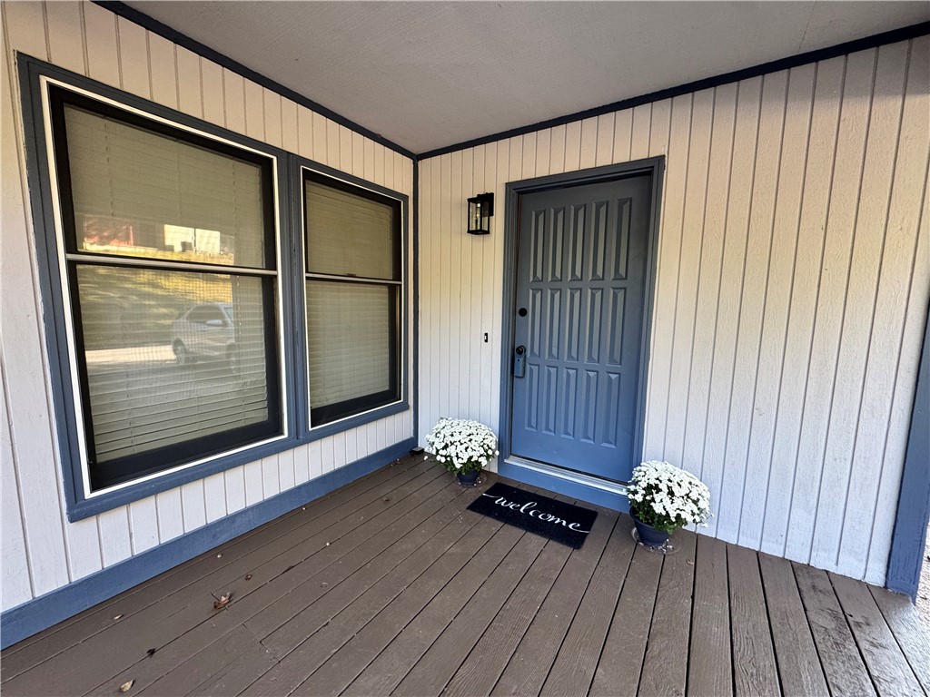 Townhouse Tct 3 A/K/A Drake Court Bvv - Residential
