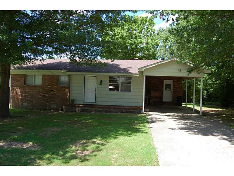 THIS ADORABLE HOME HAS BEEN WELL CARED FOR AND FEATURES WOOD LAMINATE FLOORING, UPDATED BATHROOMS, LARGE LIVING ROOM, SPACIOUS BEDROOMS, WASHER/DRYER, & REFRIGERATOR.