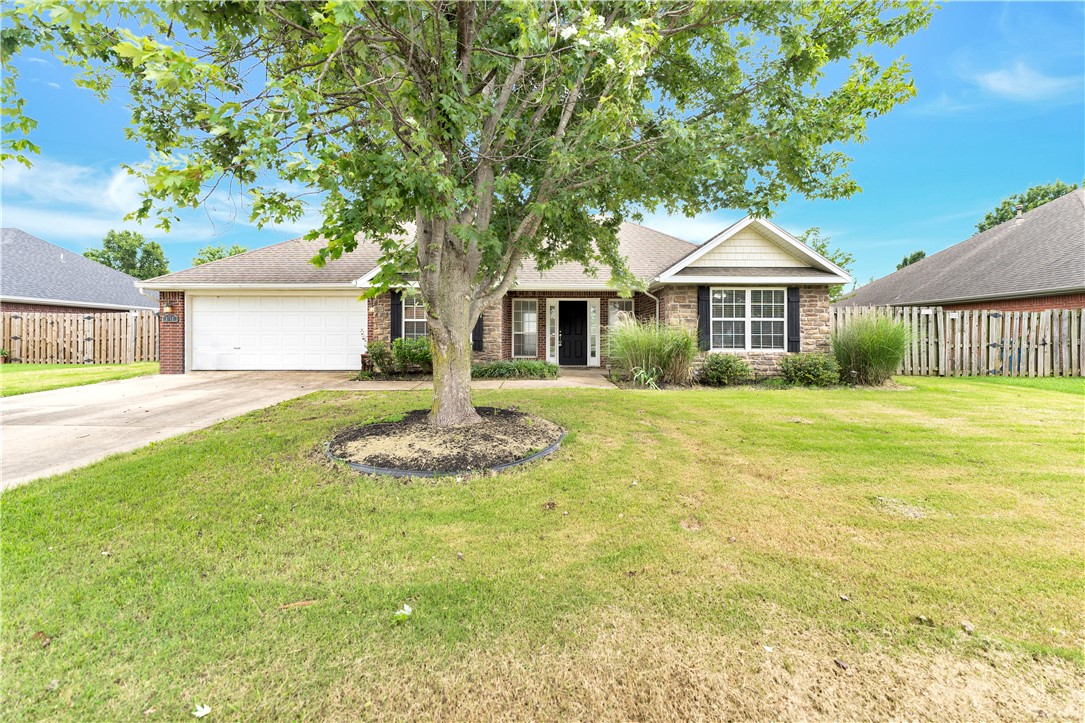 Photo 1 of 23 — 1412 Charles Street, Pea Ridge, AR 72751