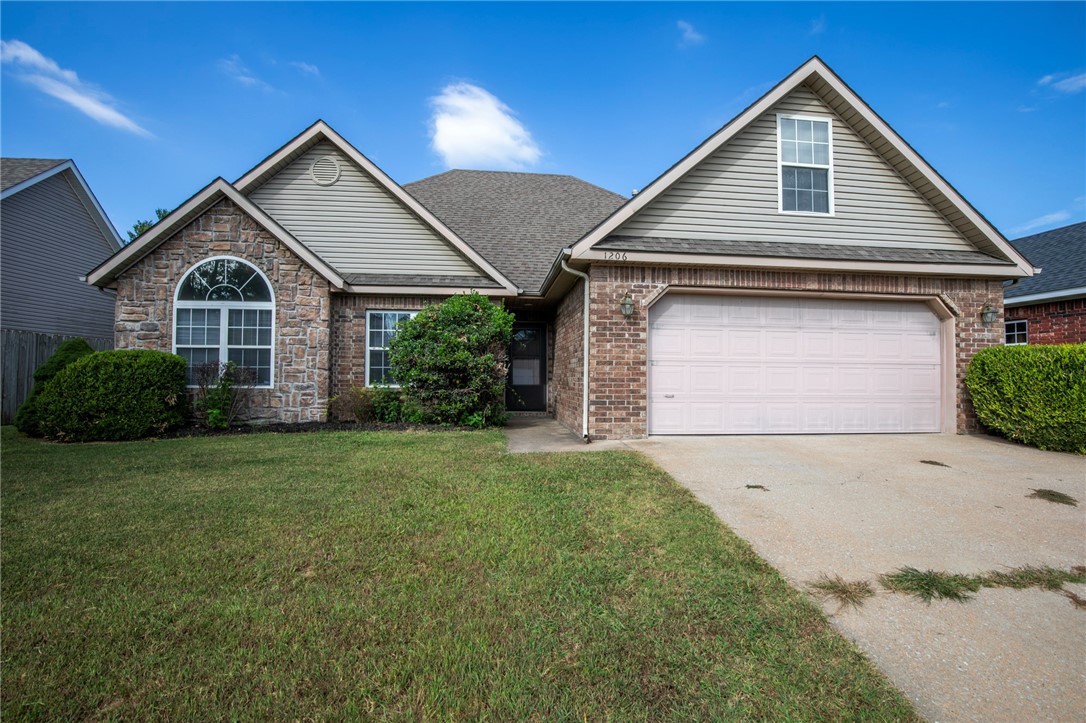 Great Location!!! 3 bedroom 2 bath plus a bonus room, split floor plan, new paint, master has whirlpool tub with separate shower and large closet, fenced yard with privacy fence.