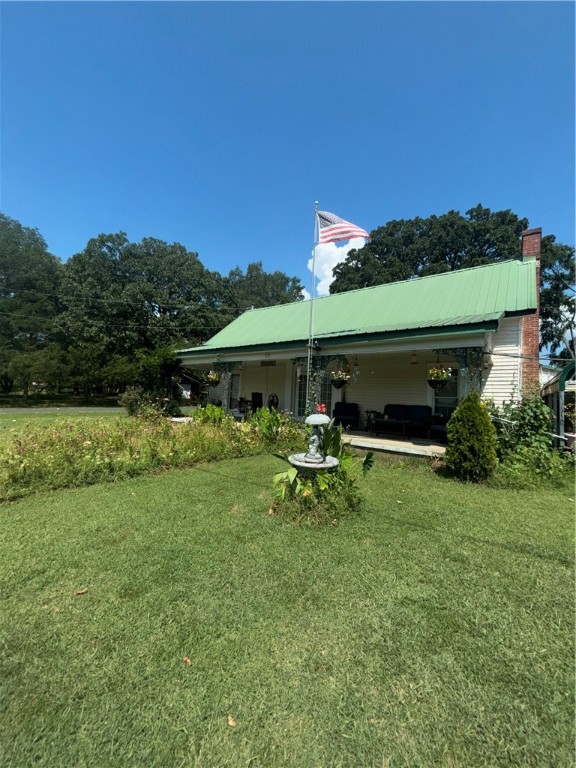 Spacious 2 bedroom, 2 bath home offering 1,632 sqft of living space in the heart of Plainview. This property features a practical layout with generously sized rooms, and a covered carport for convenient parking. Also includes a bonus room. Sold AS-IS.