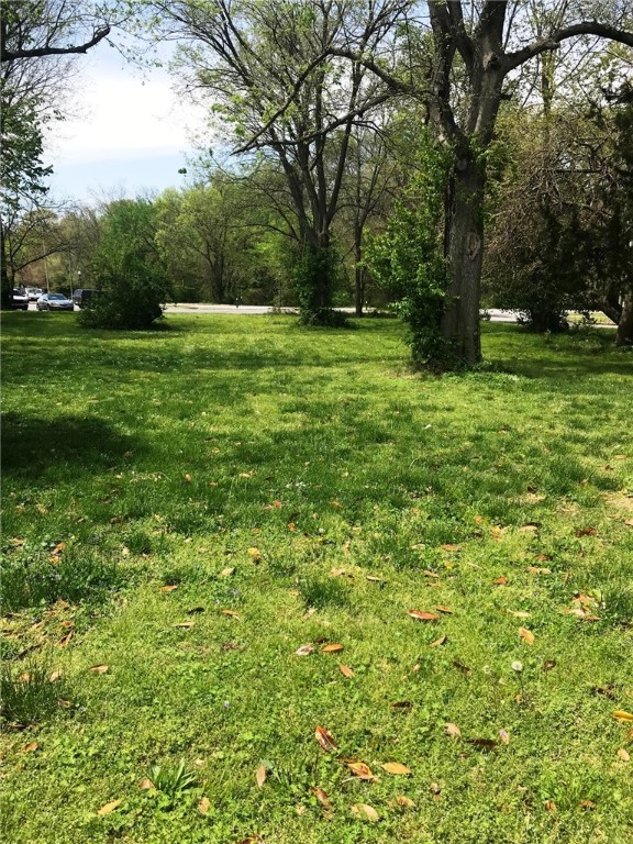 Three nice building lots near downtown Siloam Springs. Lots are in the flood plain. City water at the north street, city sewer at the south street. Lots are sold together only. Close to trails.