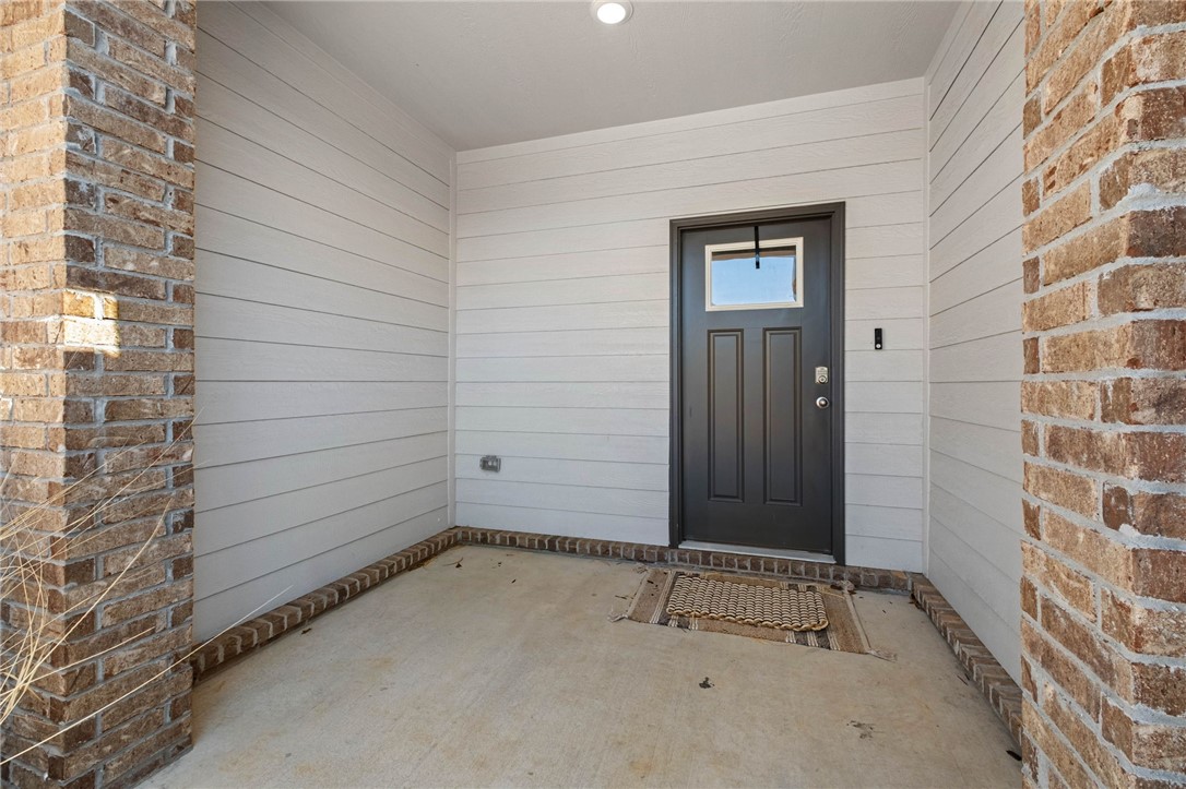 Cottonwood Place Sub Rogers - Residential Lease