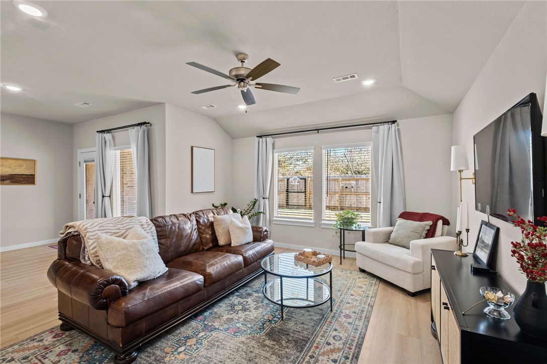 Cottonwood Place Sub Rogers - Residential Lease