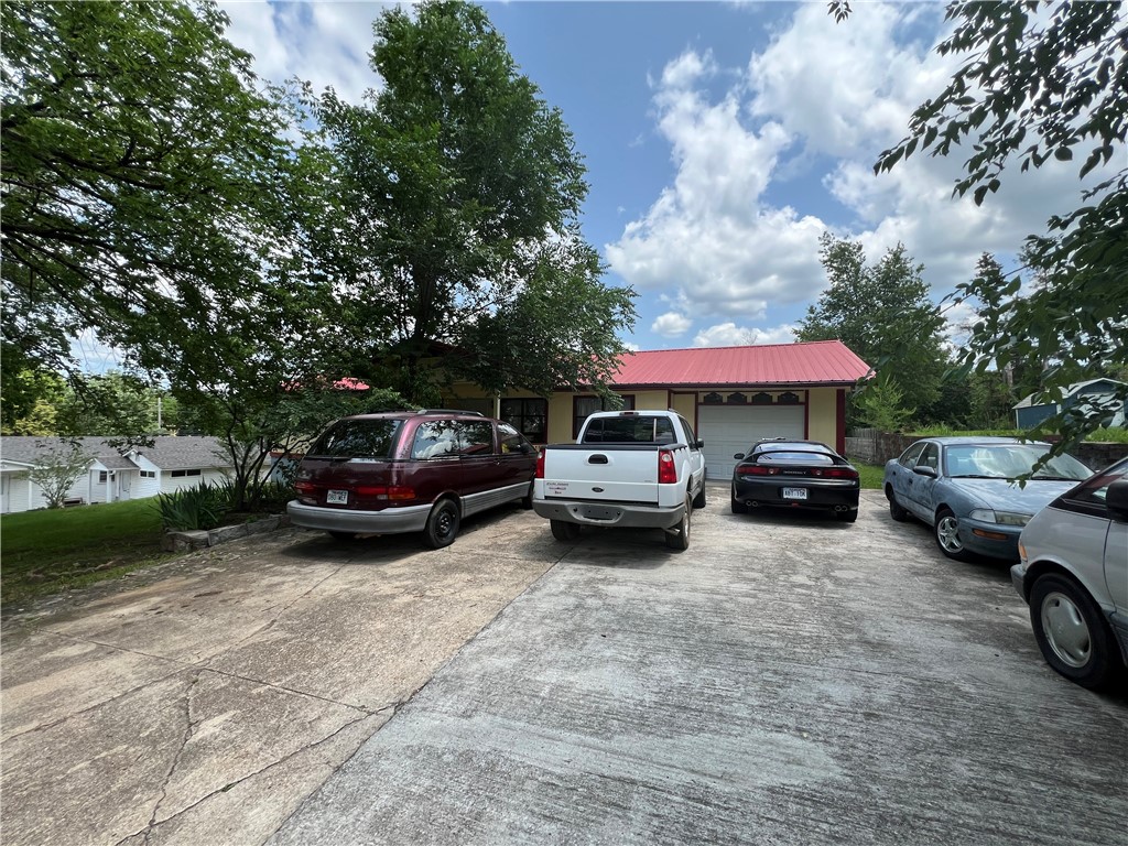 CIRCLE DRIVE - Residential