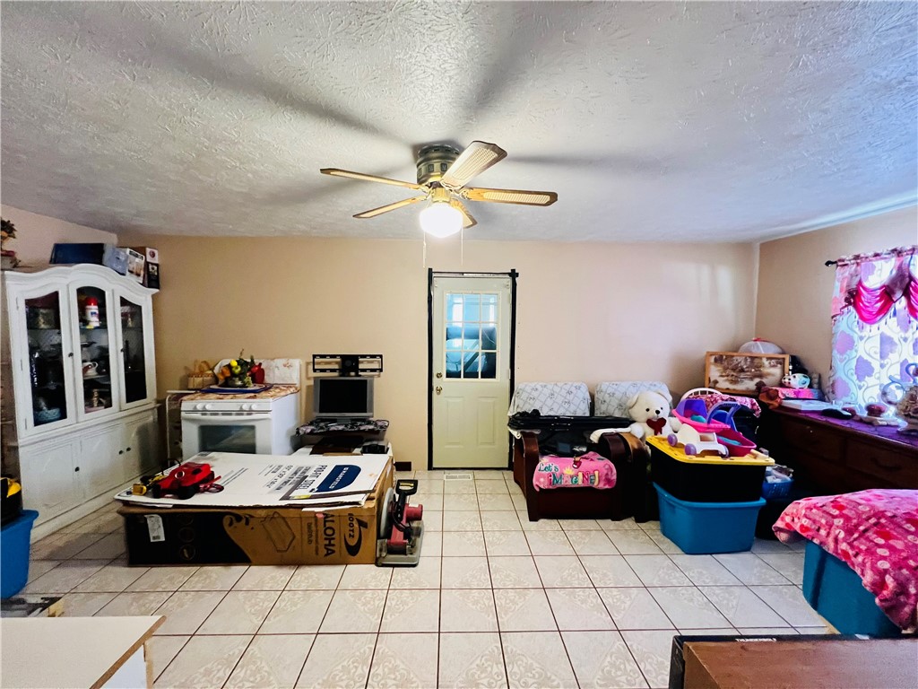 CIRCLE DRIVE - Residential